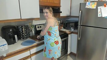 Kelly Payne Best Friends Mom is a MILF 3 Pool Party 4K