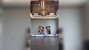 Sophia Diamond Sexy Yoga Stretching Onlyfans Porn Videos