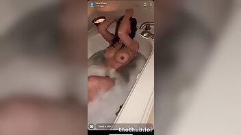 Ana Cheri bath room