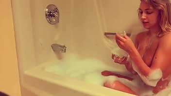 zoeytaylorxo bubble bath fun w/ pussy fingering - Chaturbate video