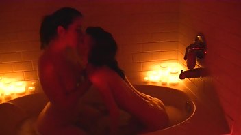 Heather Emilylynne pumpkinspice lesbian bubbly experience ManyVids