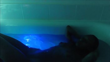 Vixi Vee aqua lounge wet bath fingering | ManyVids Free Porn Videos
