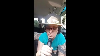 tinytonitv sloppy car blowjob free xxx videos